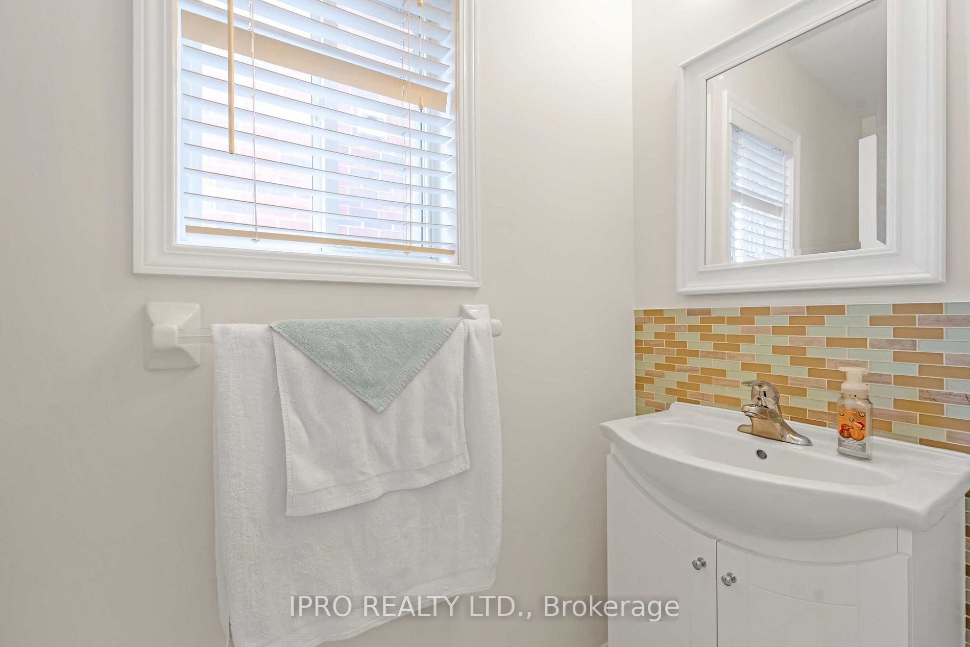 573 Willmott Cres