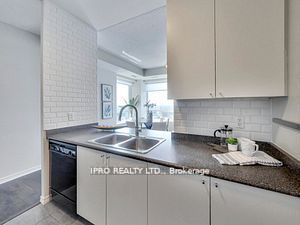 60 Heintzman St, #1613
