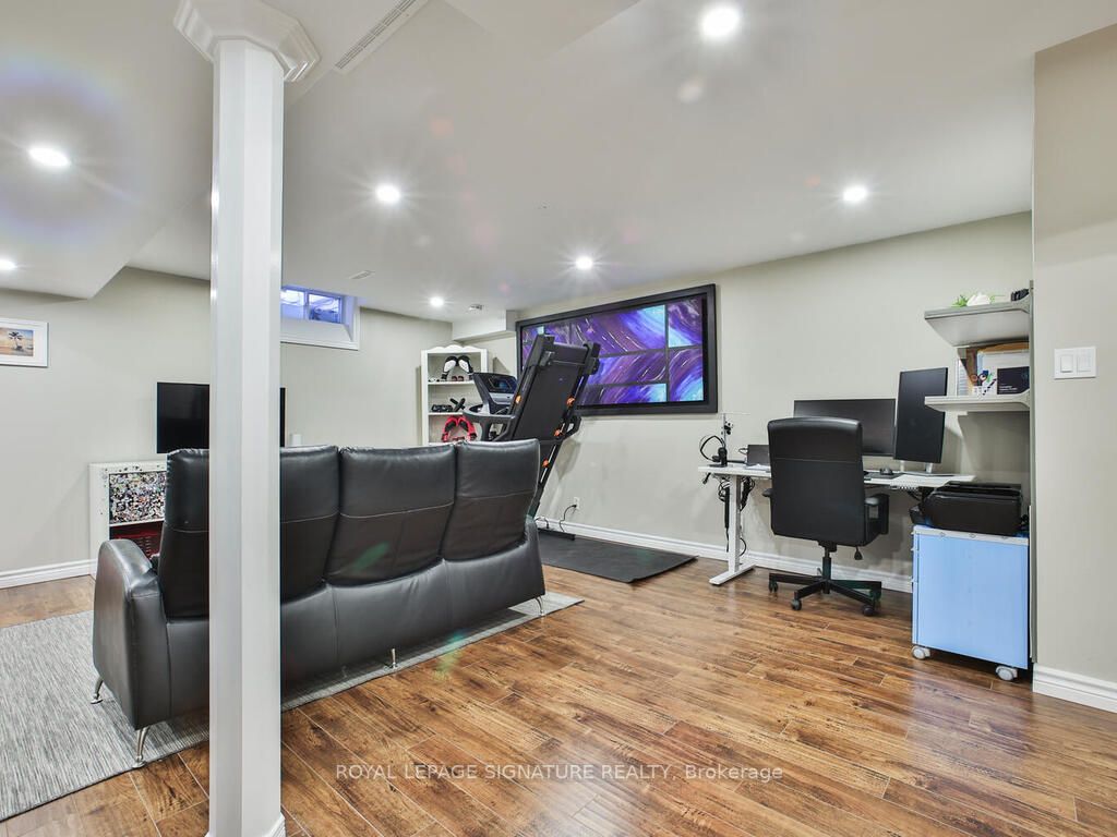 1225 Hudson Pl