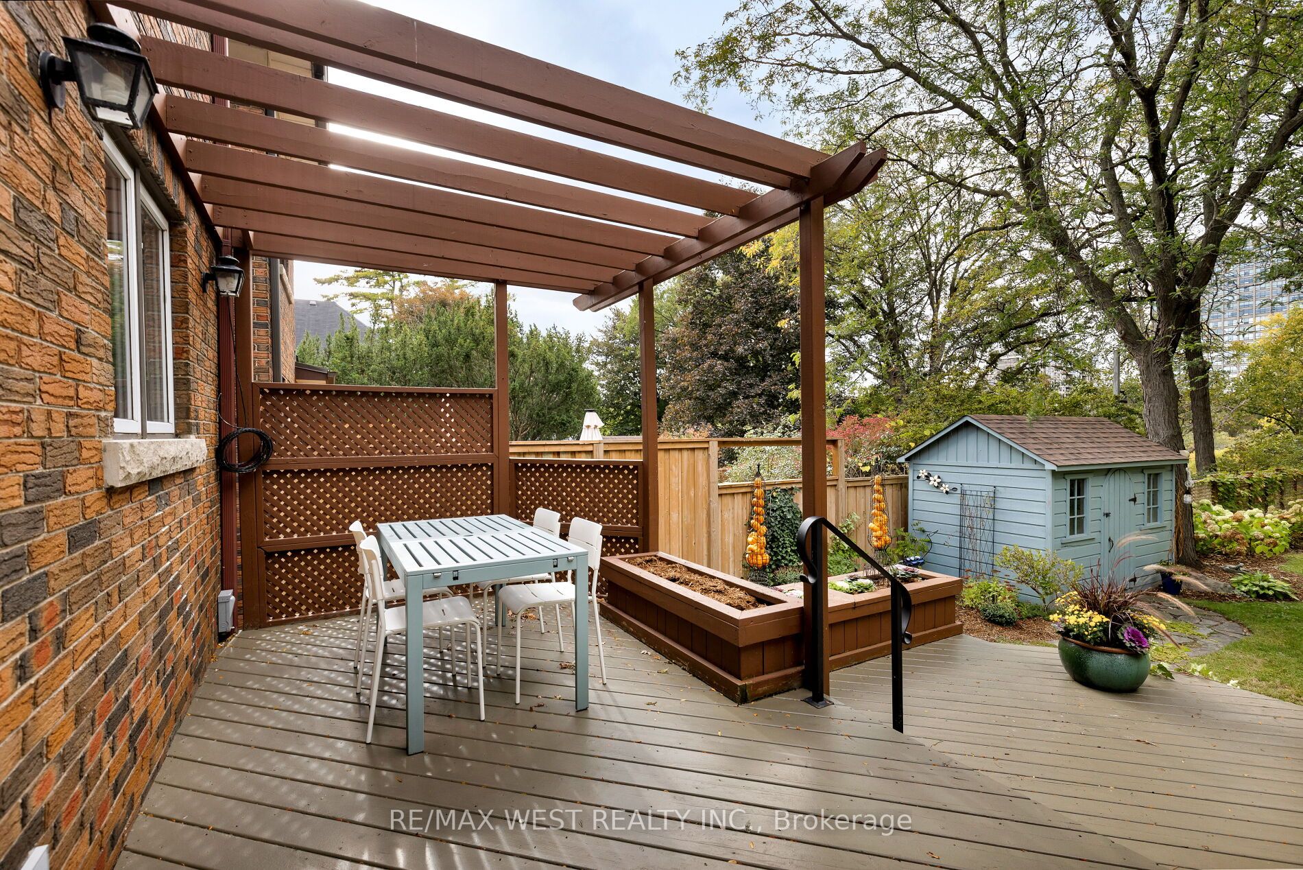 506 Riverside Dr