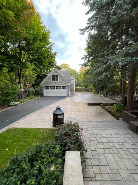 33 Howard Ave