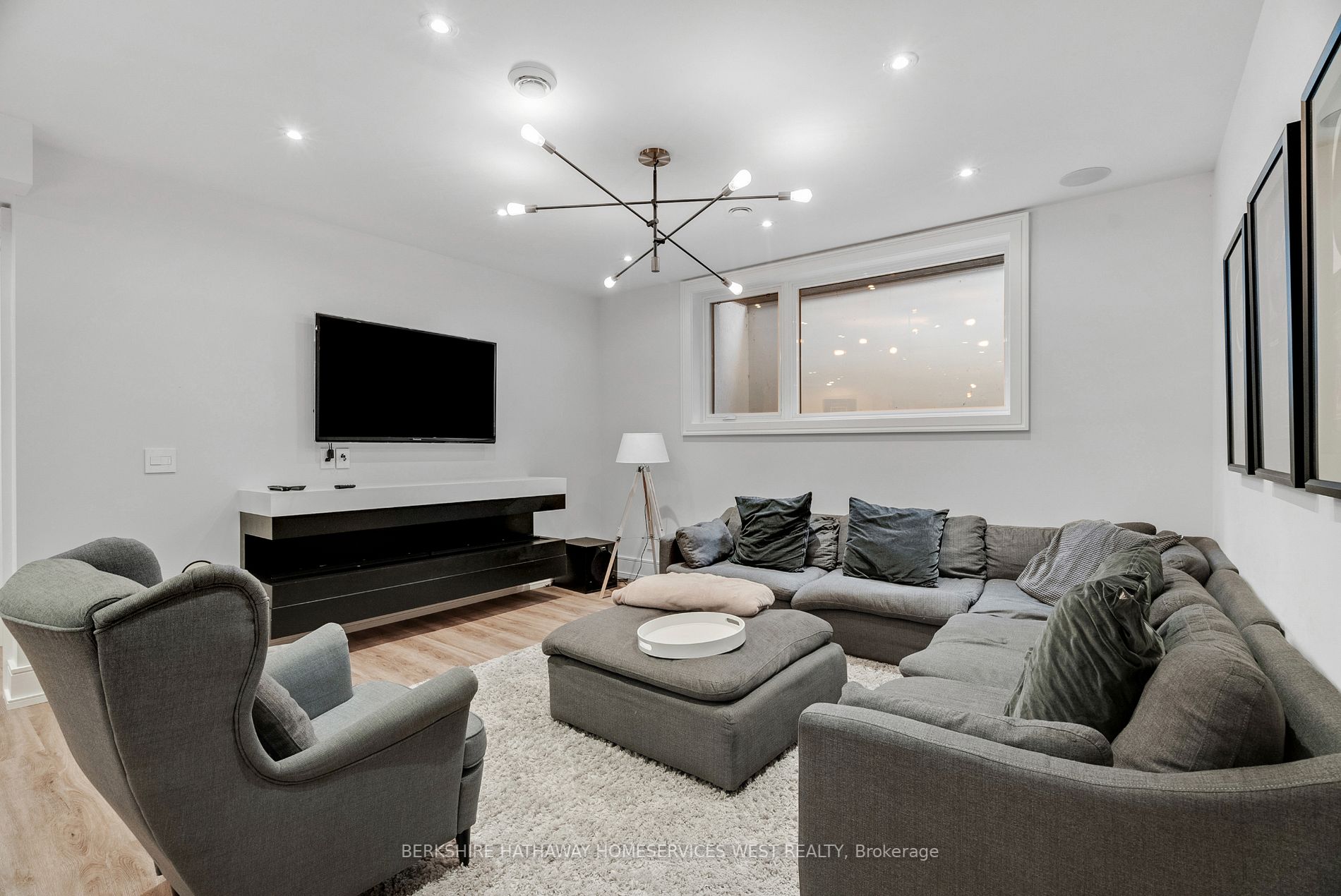 92 Mervyn Ave