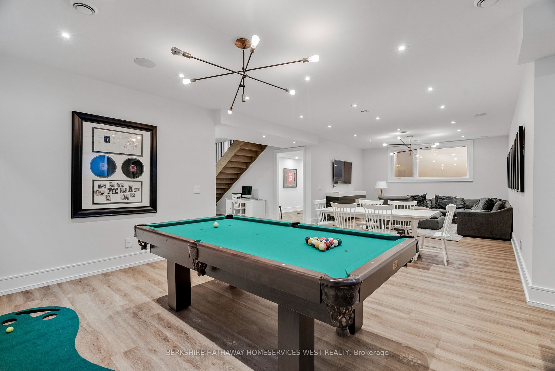 92 Mervyn Ave