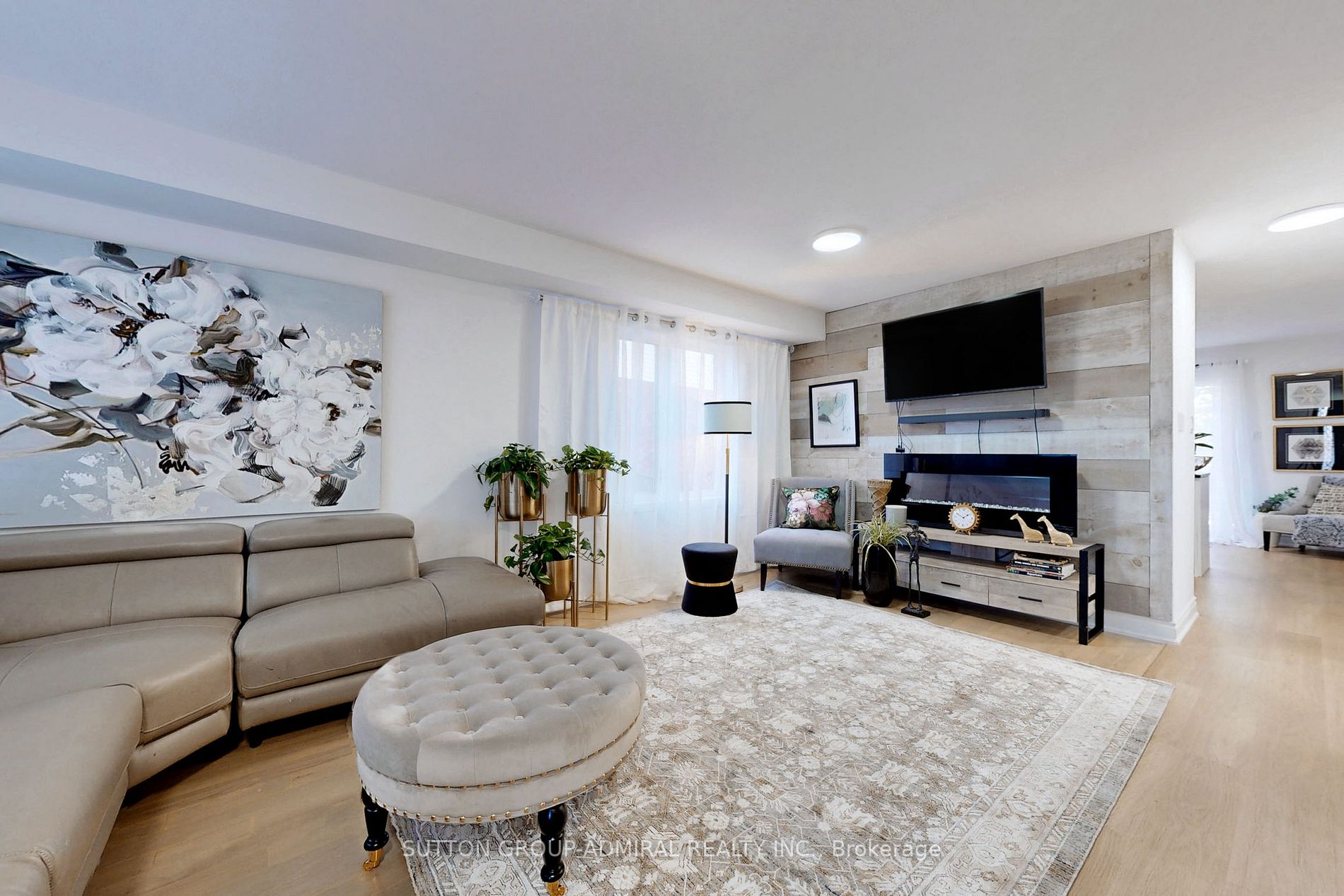 8 Clarke Ave