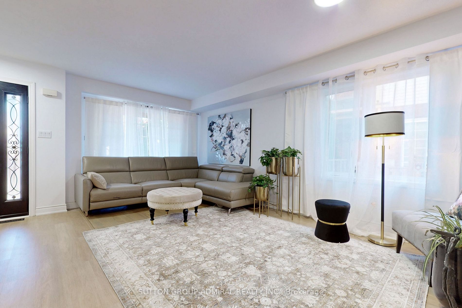 8 Clarke Ave