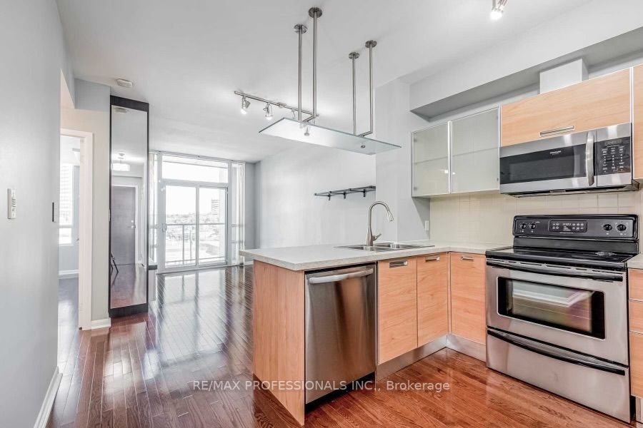 3391 Bloor St W, #415