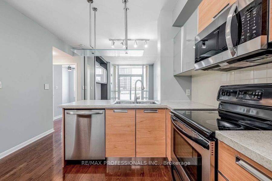 3391 Bloor St W, #415