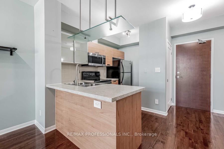 3391 Bloor St W, #415
