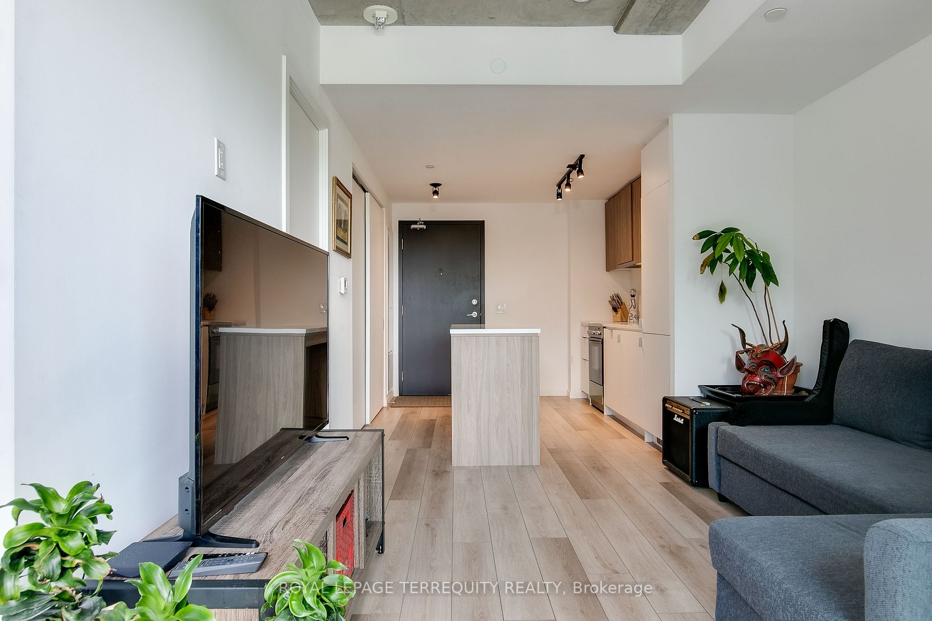 7 Smith Cres, #526