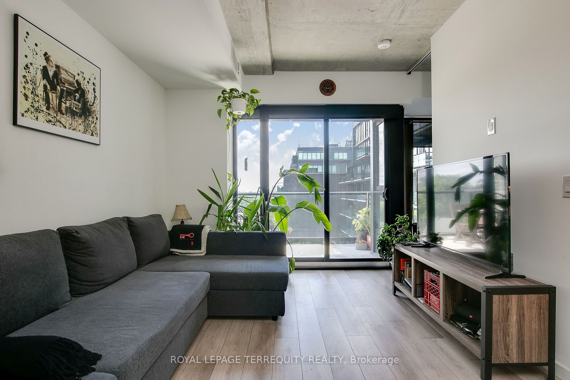 7 Smith Cres, #526