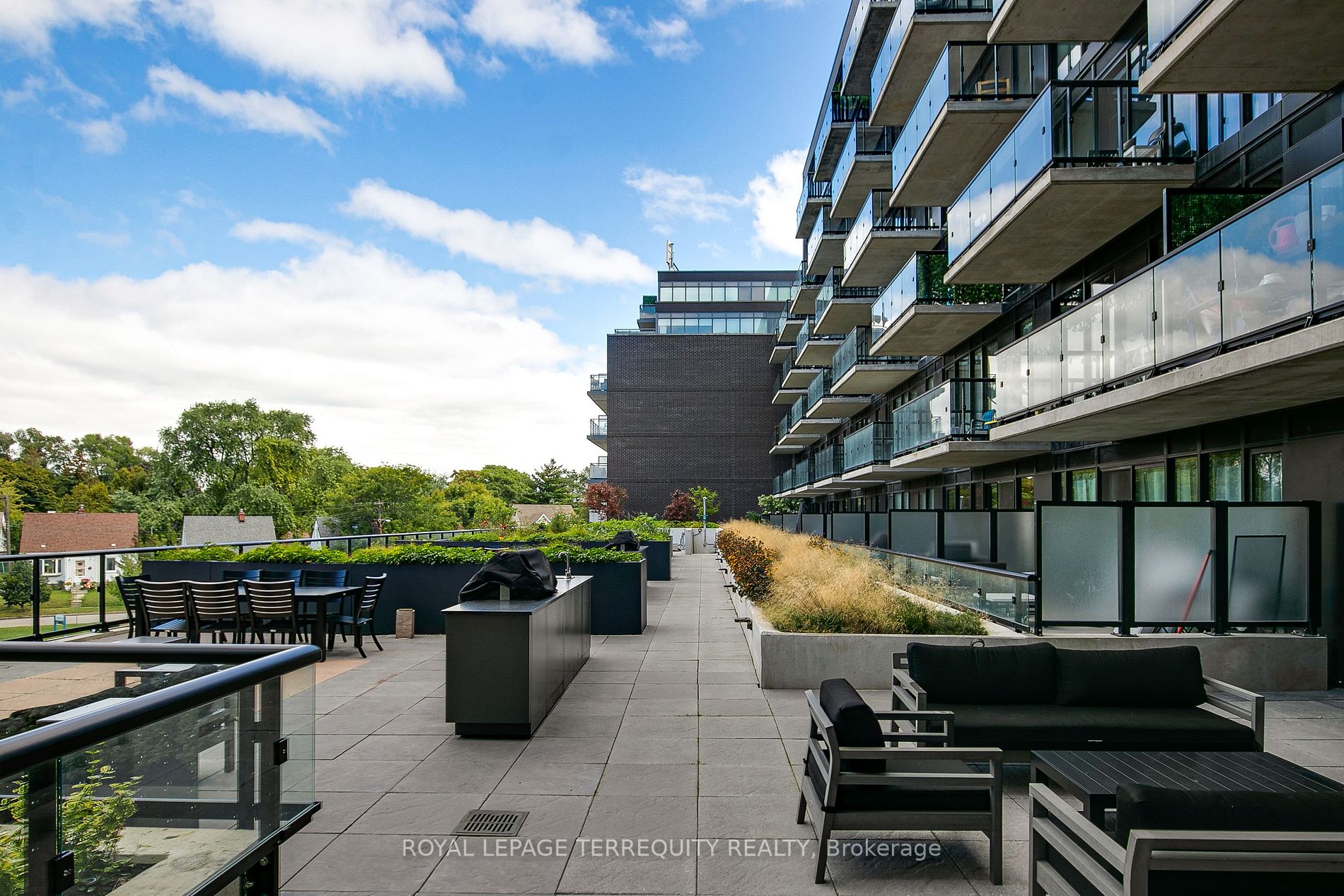 7 Smith Cres, #526