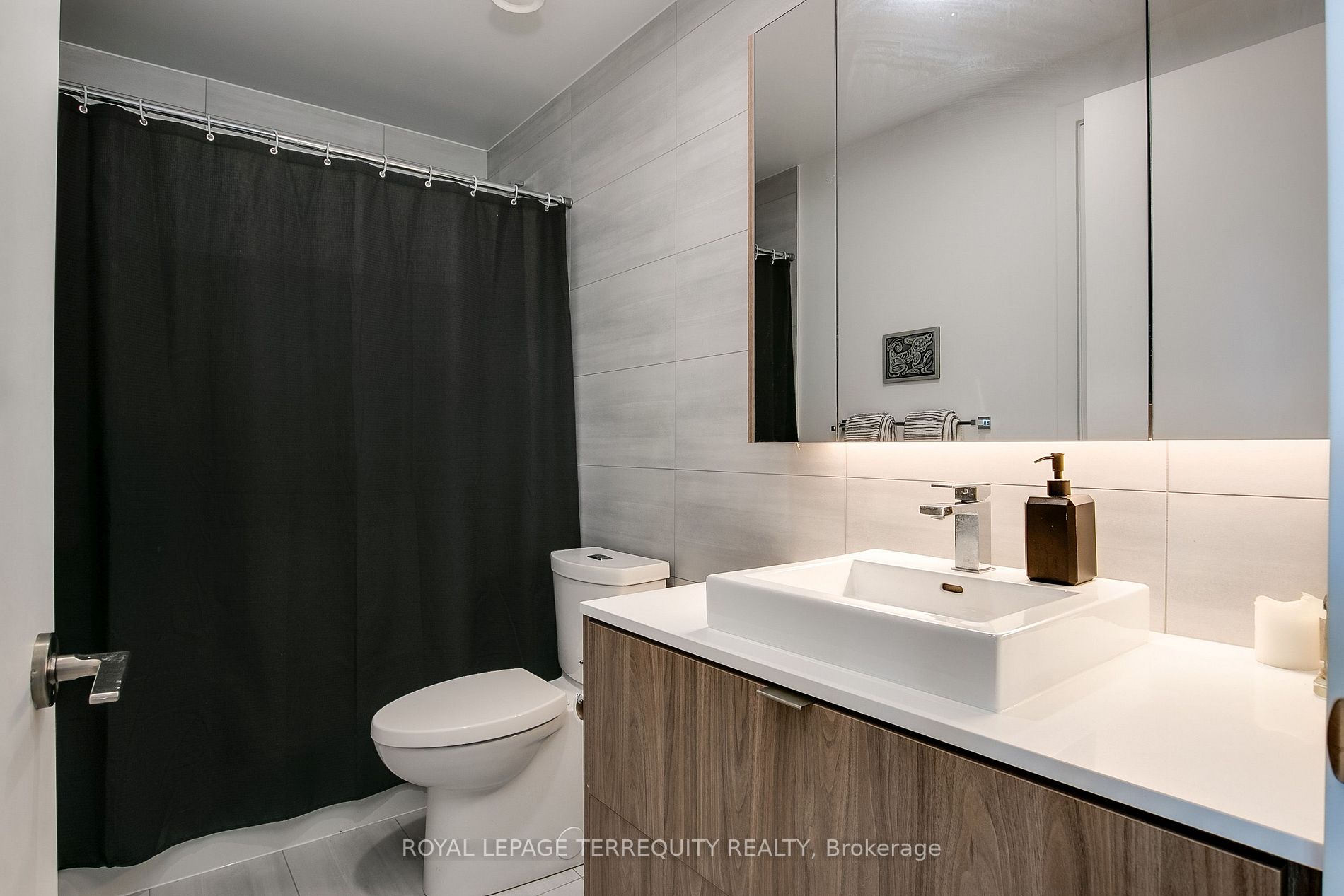 7 Smith Cres, #526