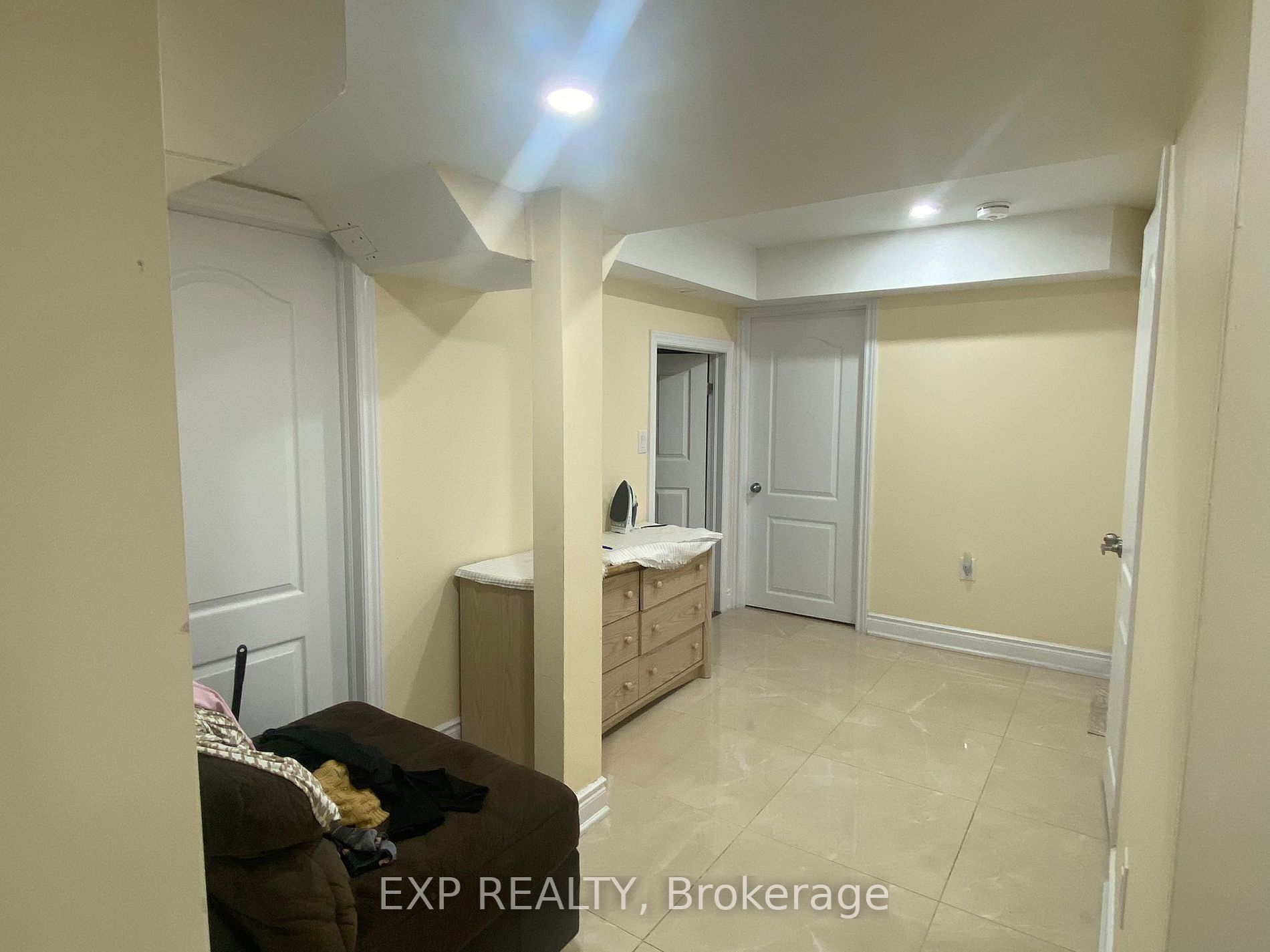 242 Niagara Tr, #Lower