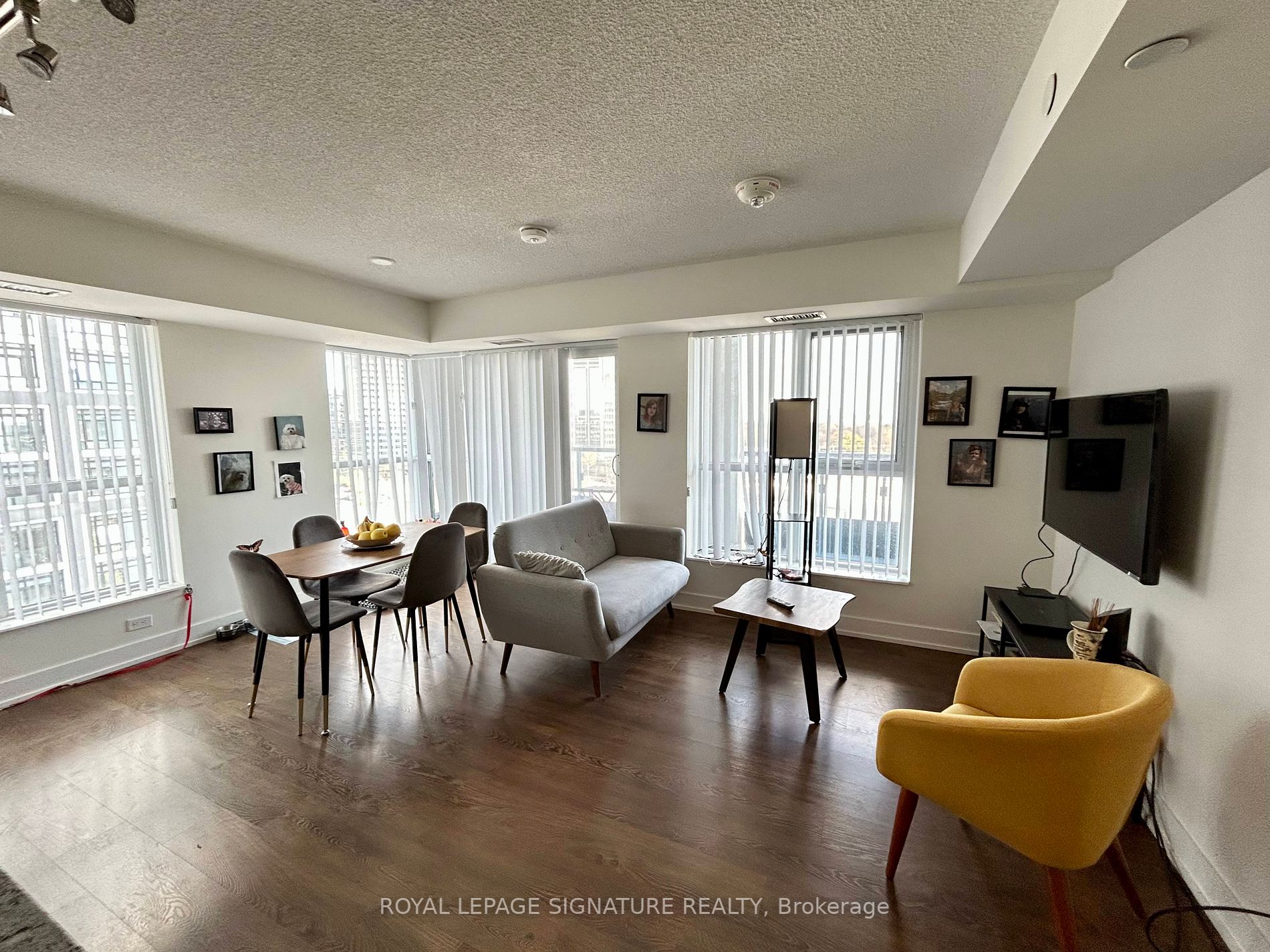 9 Mabelle Ave, #822