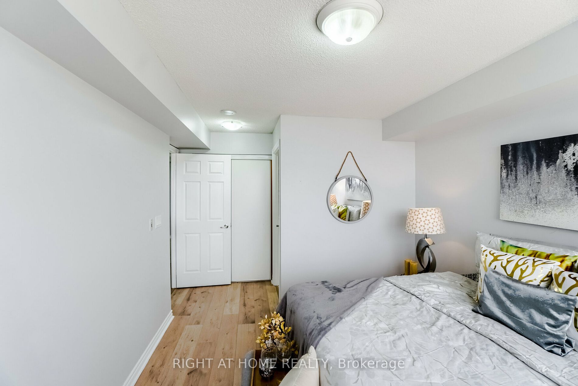 3888 Duke Of York Blvd, #1622