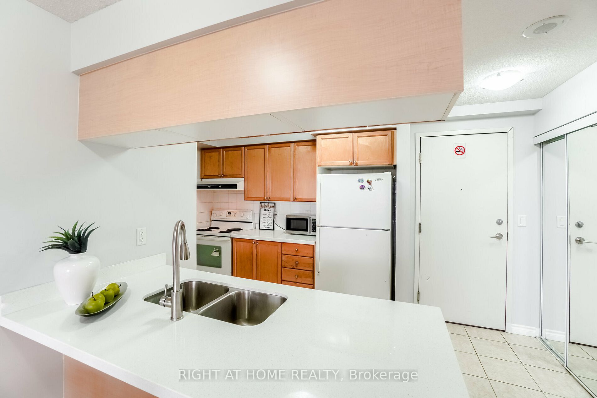 3888 Duke Of York Blvd, #1622