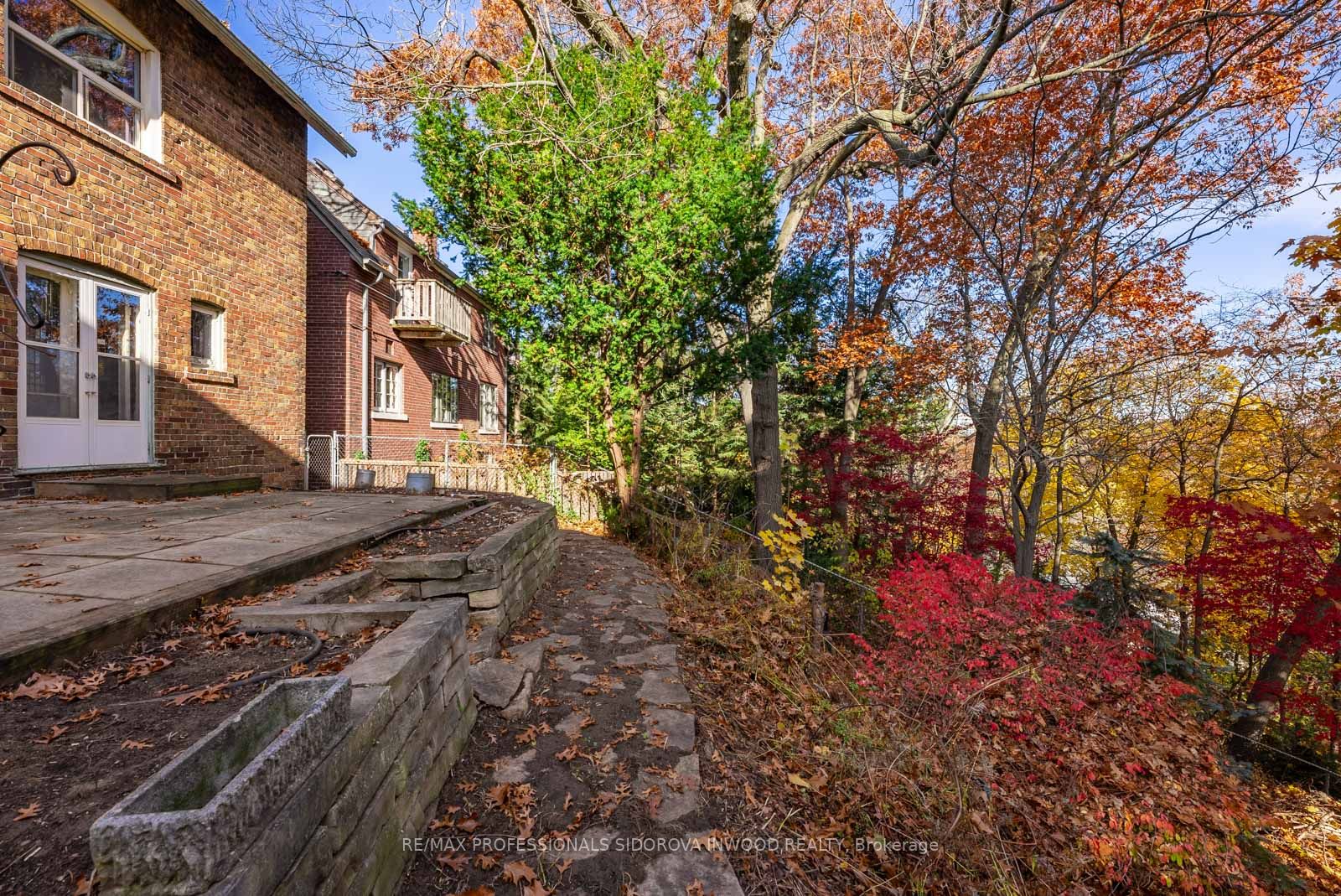 27 The Palisades