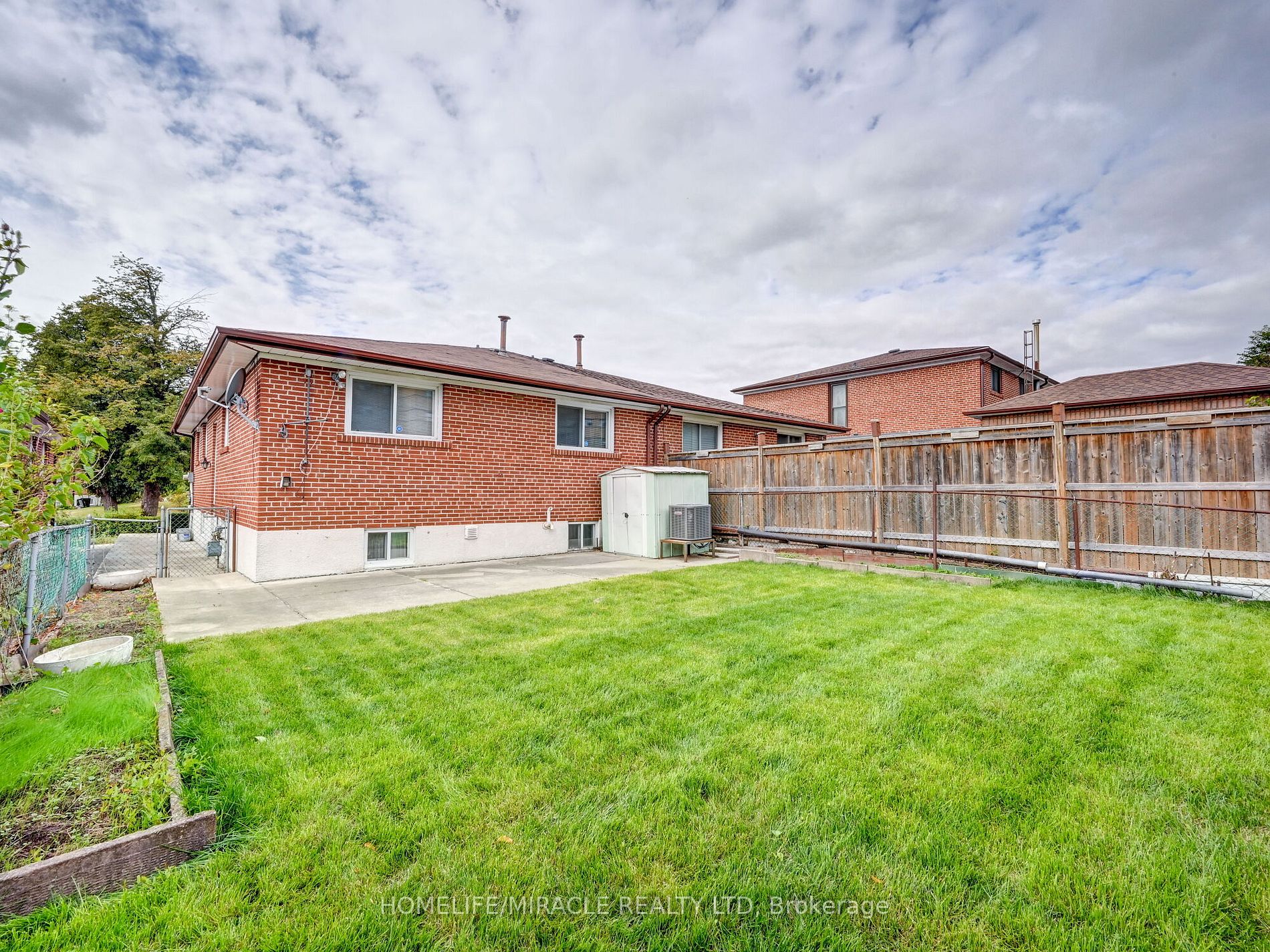 15 Grenadine Crt