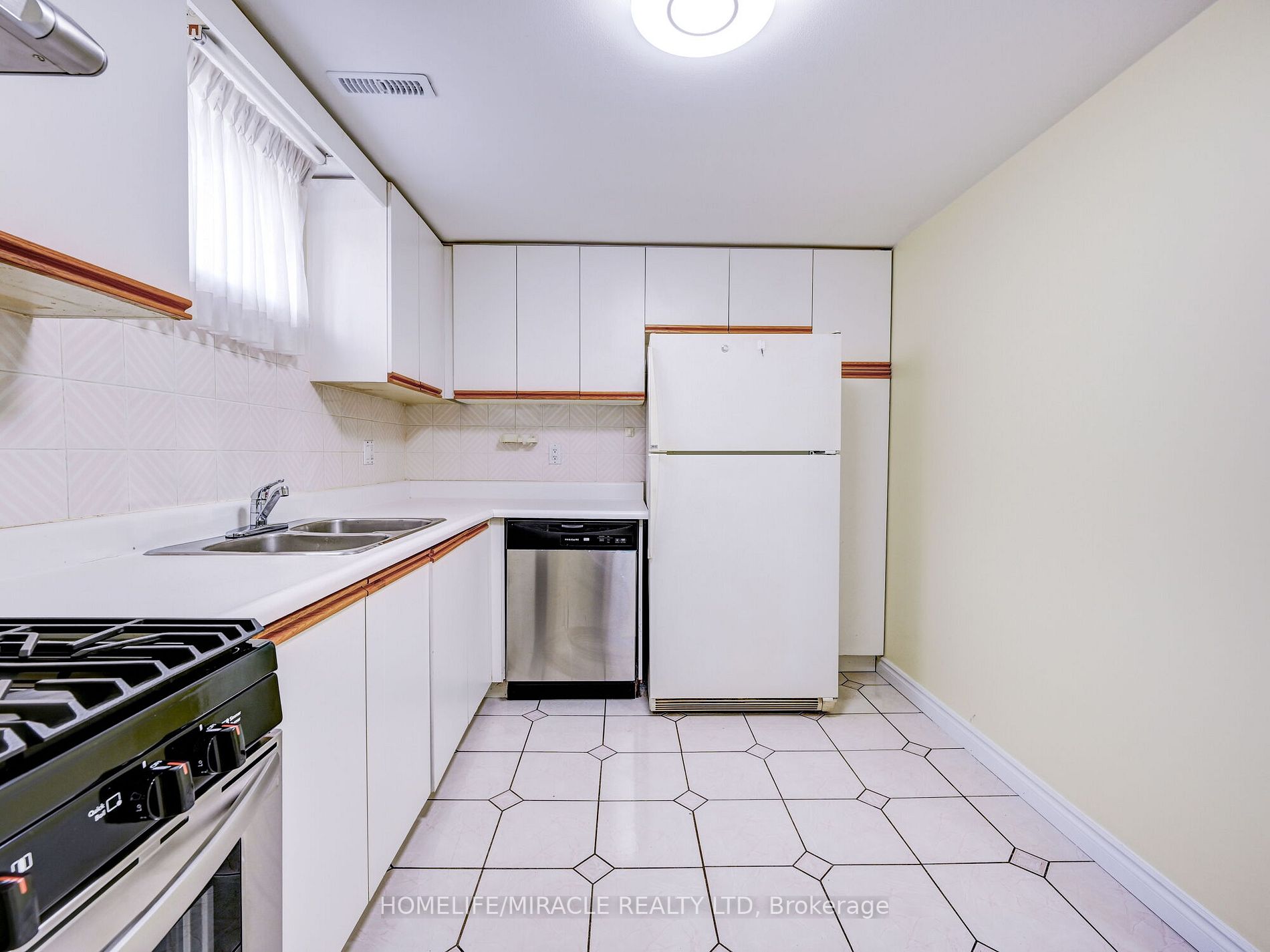15 Grenadine Crt