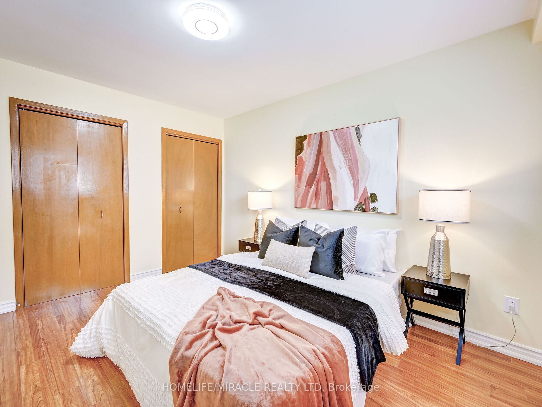 15 Grenadine Crt