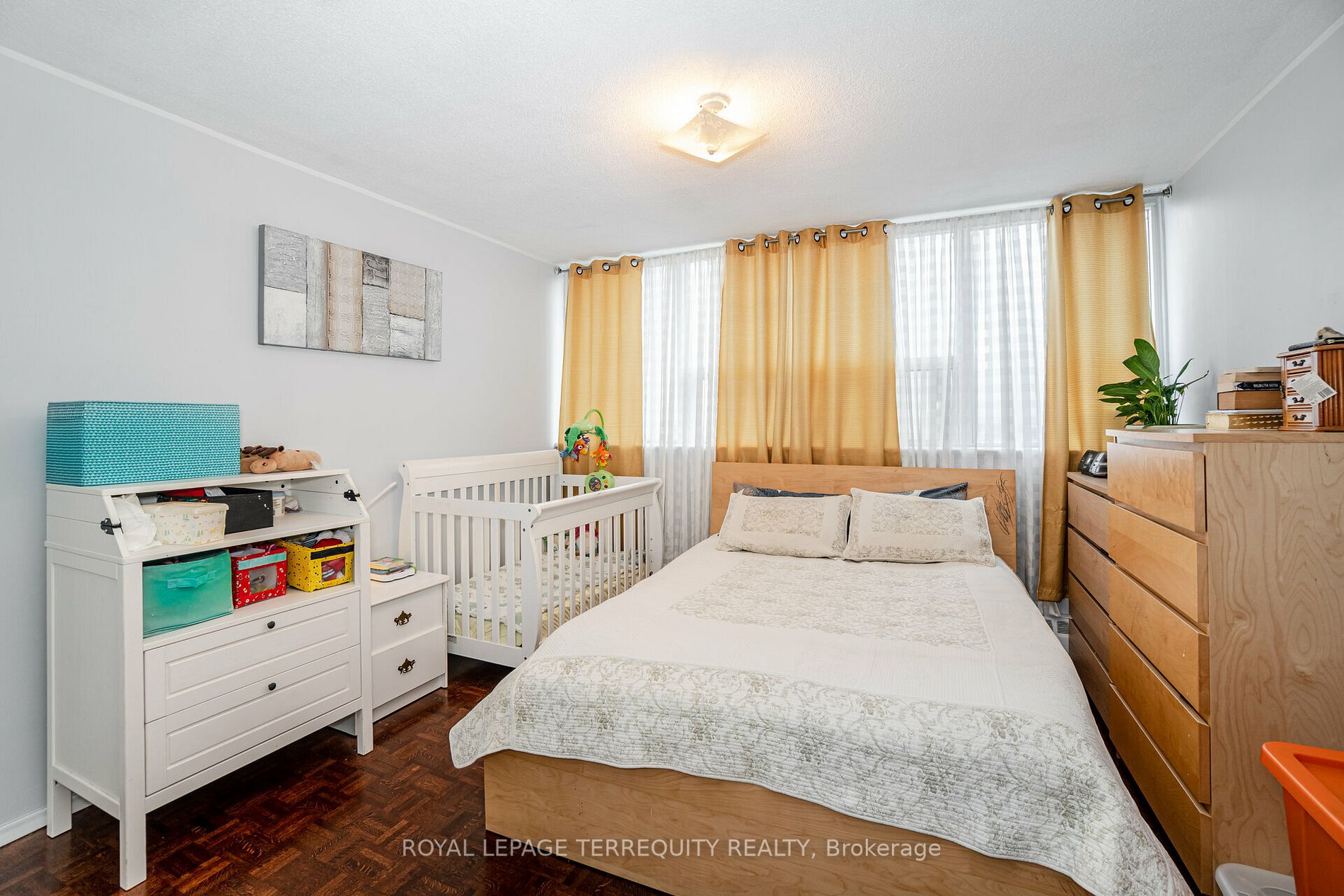 530 Lolita Gdns, #1004