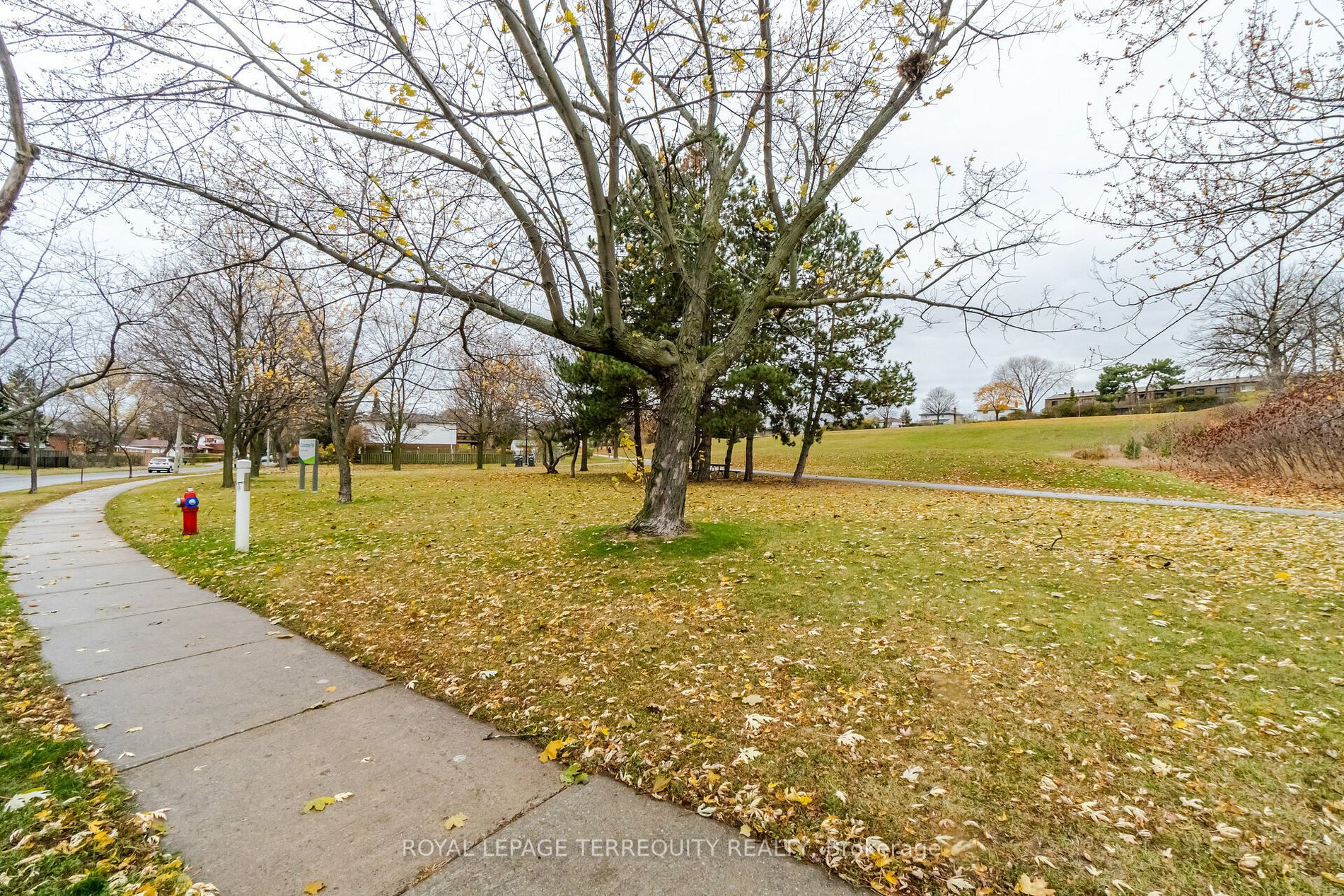 530 Lolita Gdns, #1004