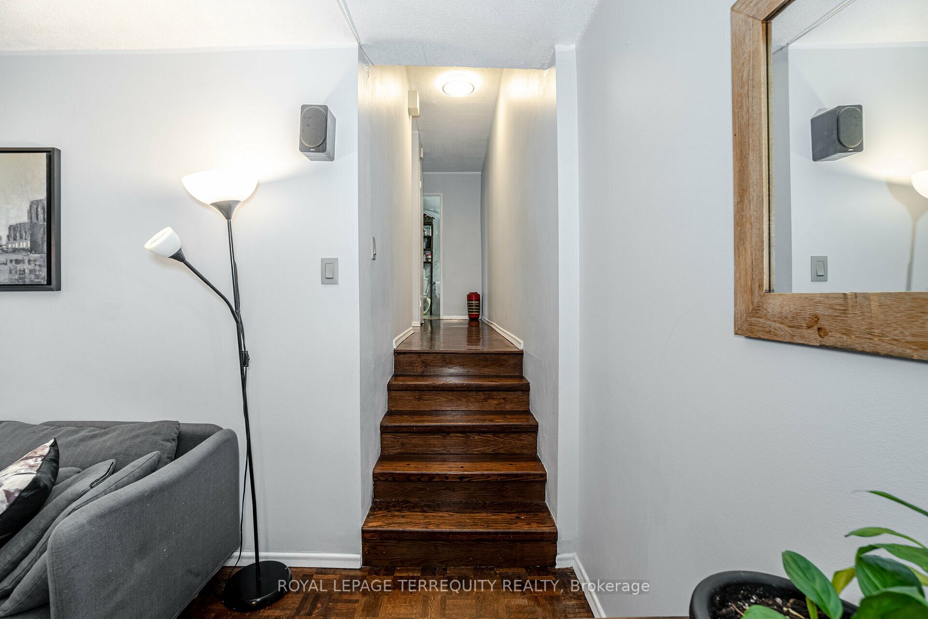 530 Lolita Gdns, #1004