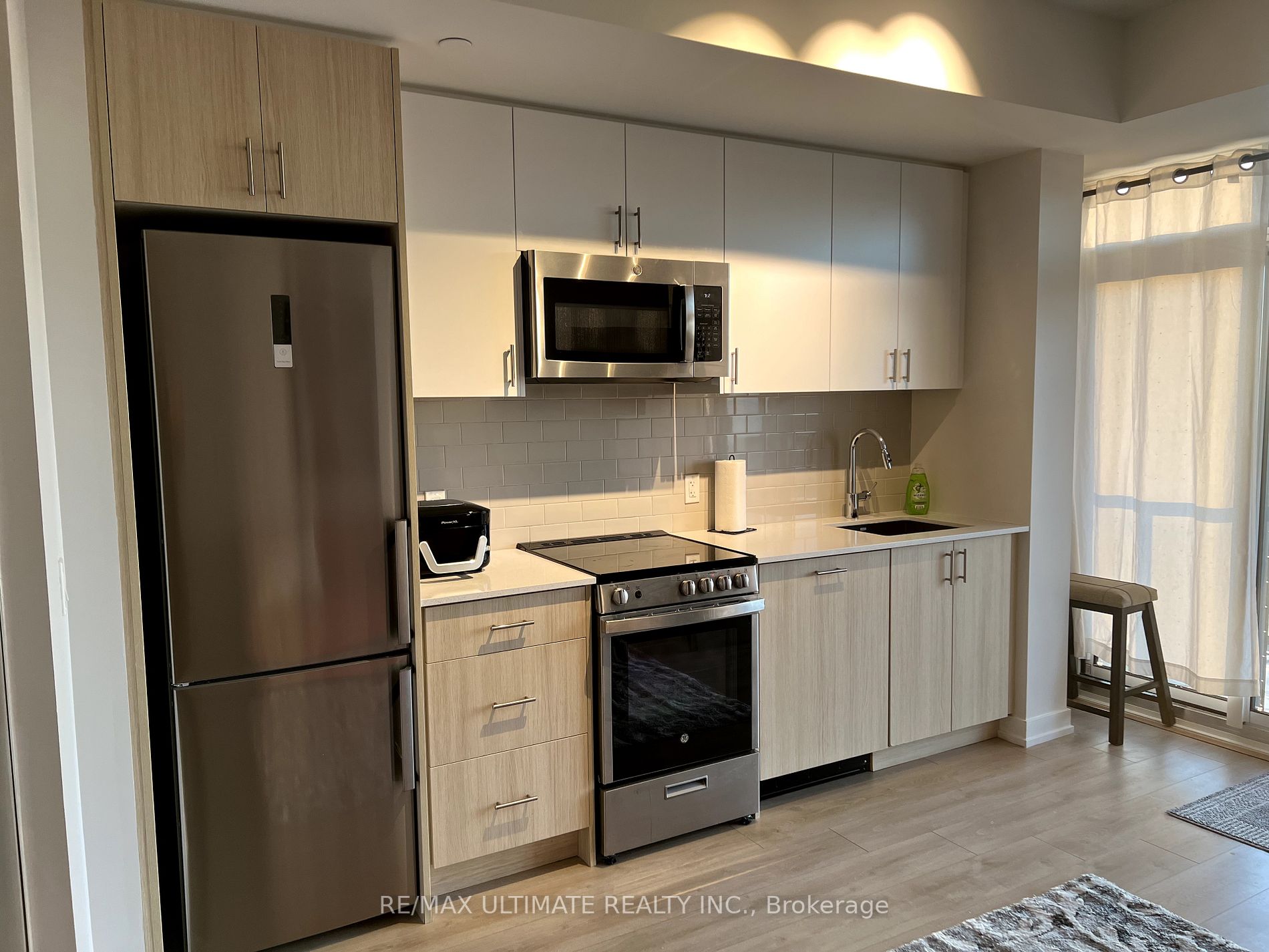 1195 The Queensway St, #516