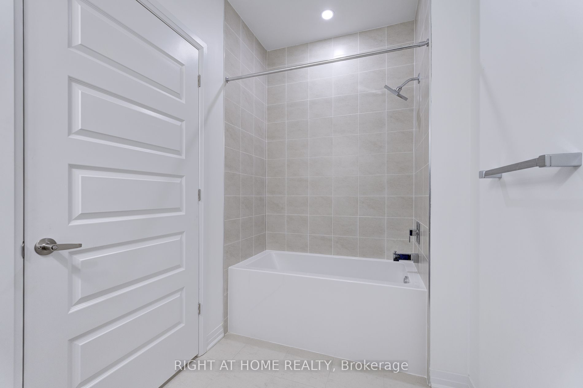 460 Gordon Krantz Avenue, #610