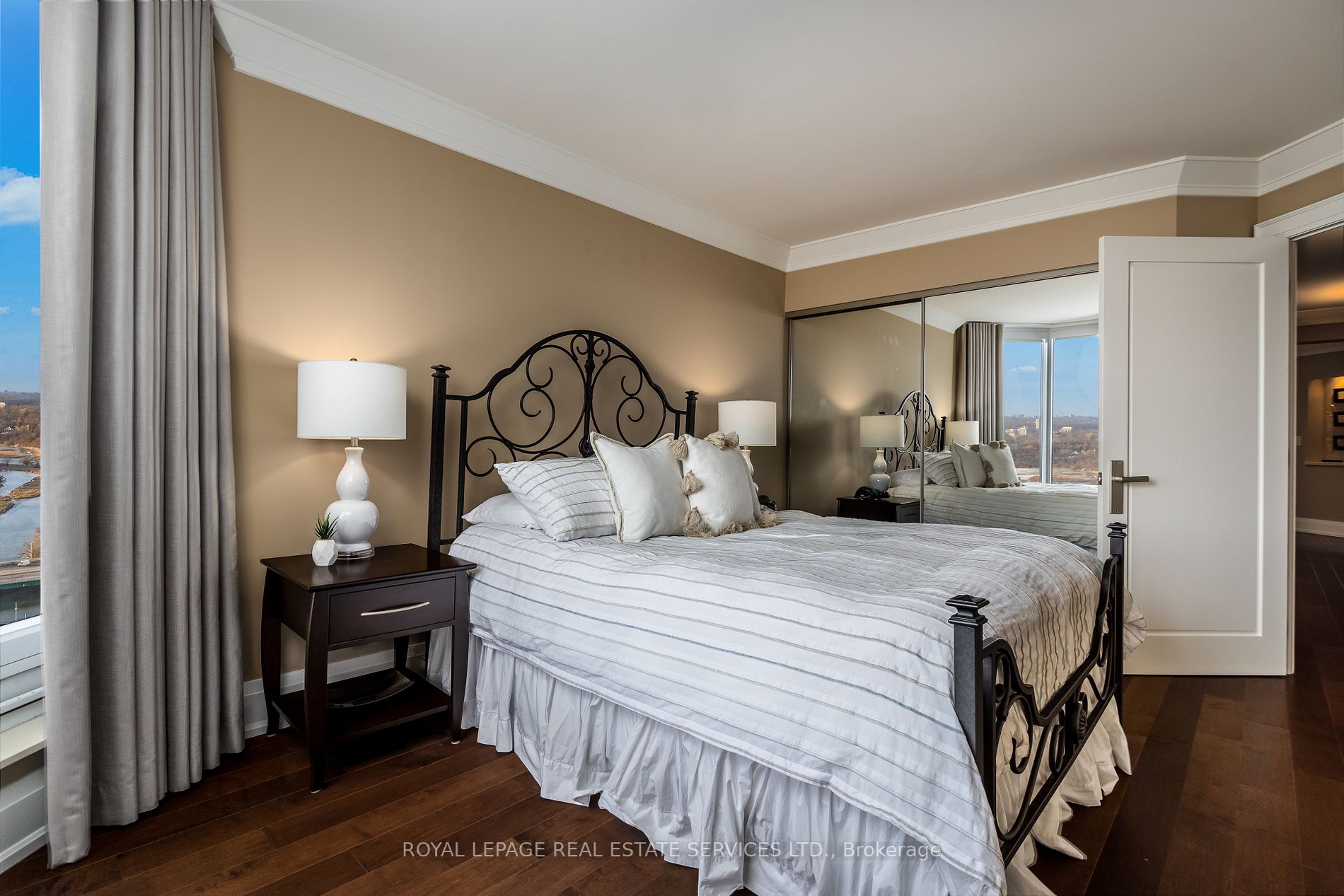 1 Palace Pier Crt, #3401