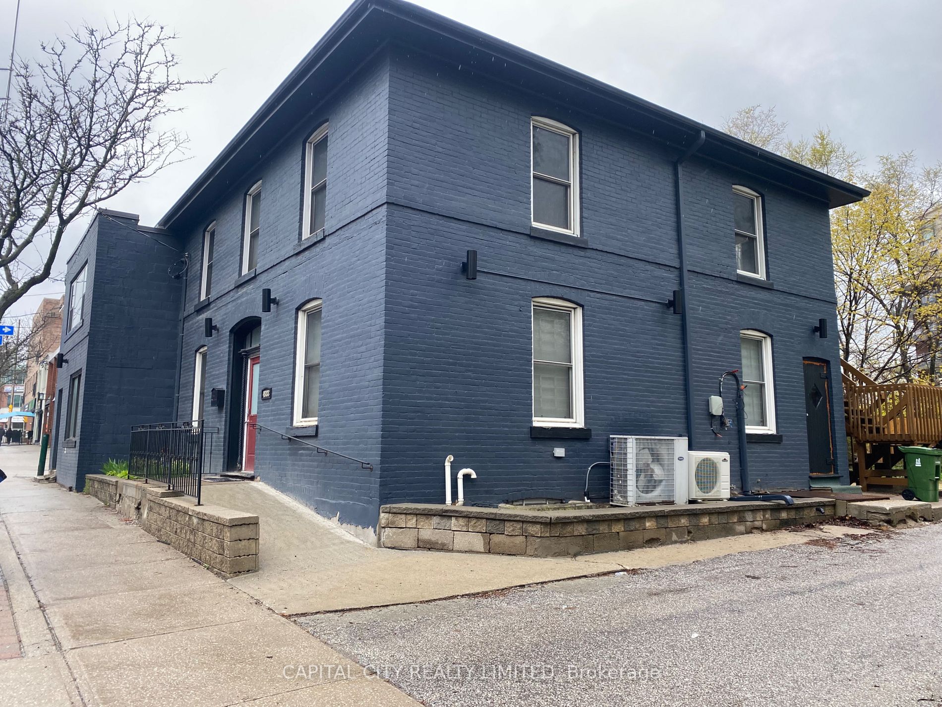 4888 Dundas St W