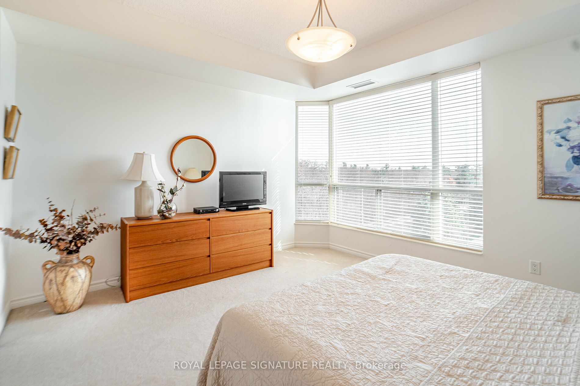 1900 The Collegeway S, #601