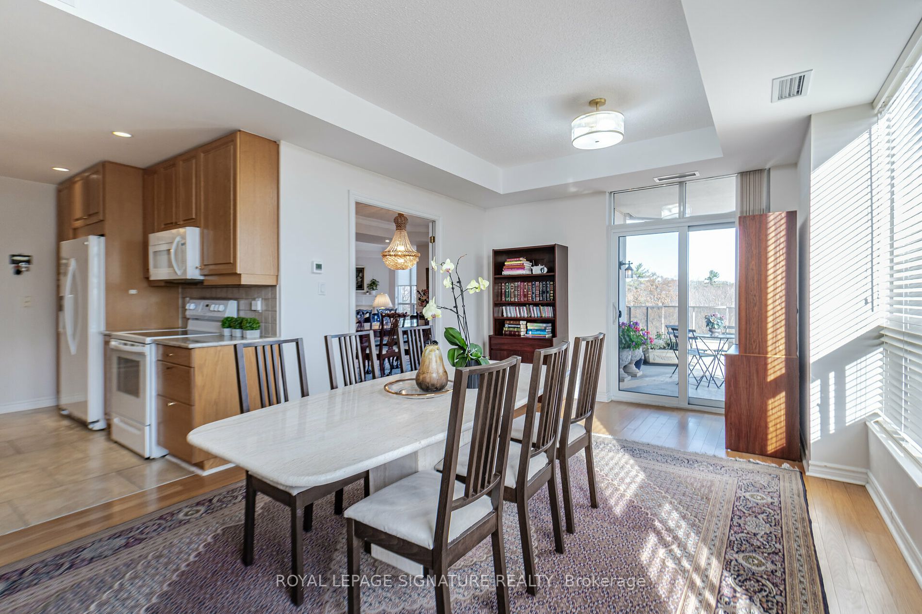 1900 The Collegeway S, #601