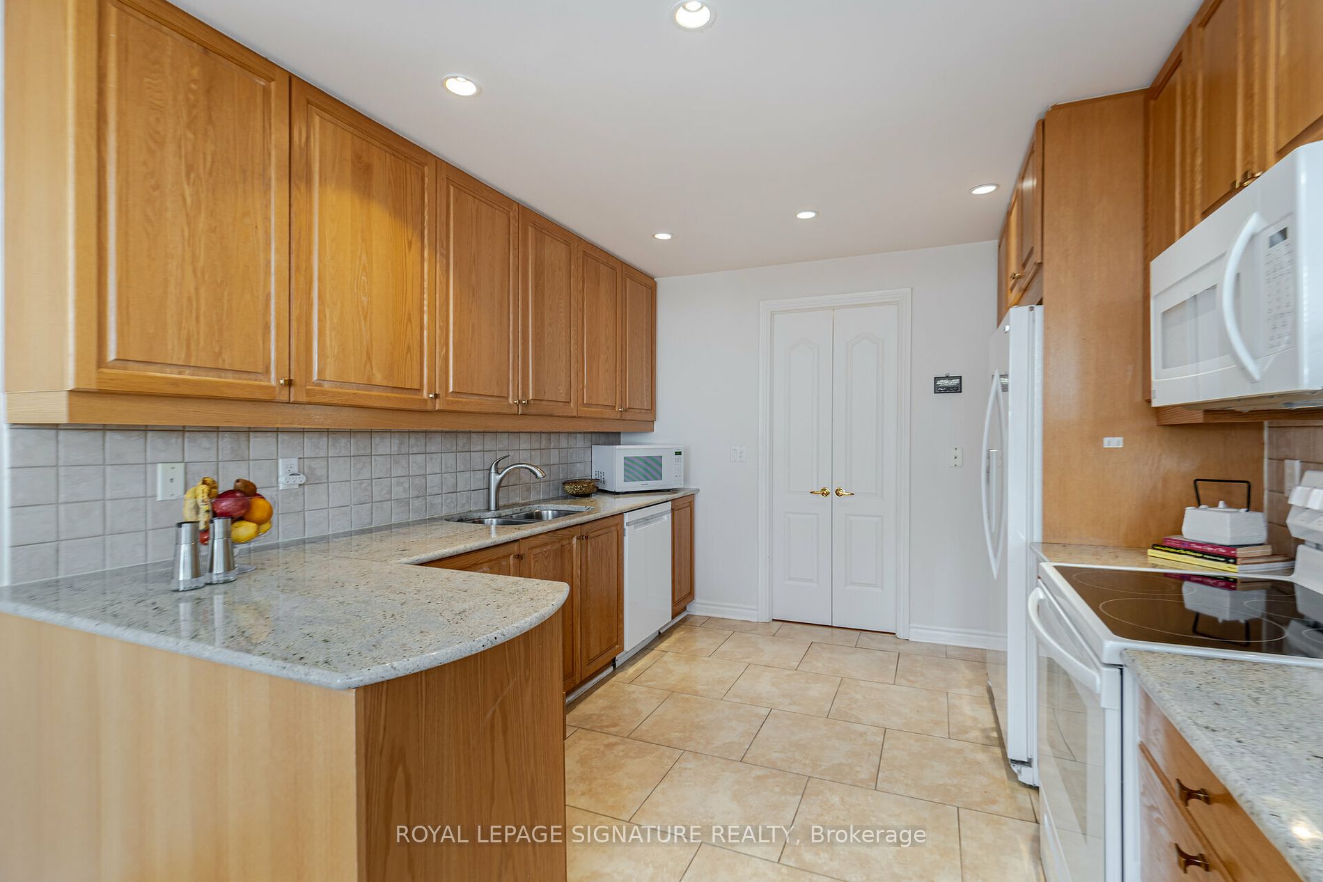 1900 The Collegeway S, #601