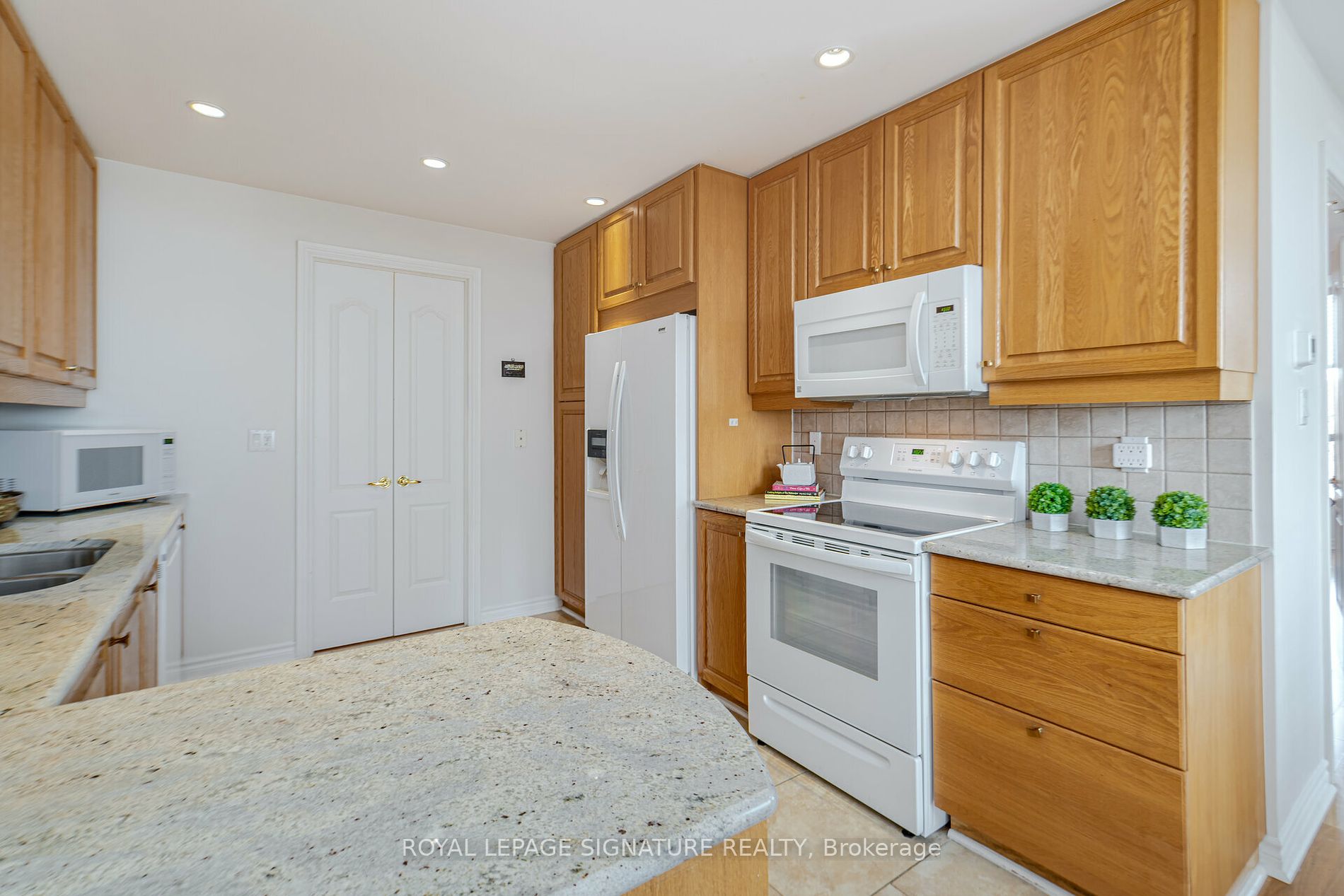 1900 The Collegeway S, #601