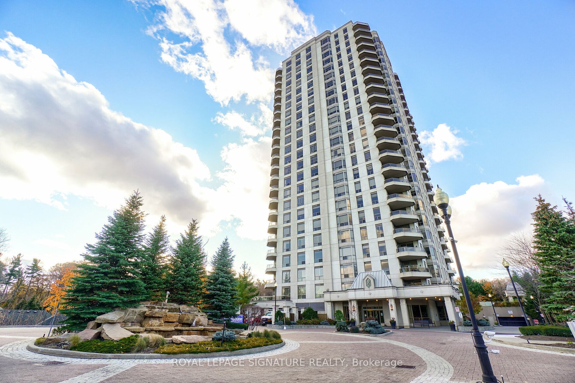 1900 The Collegeway S, #601