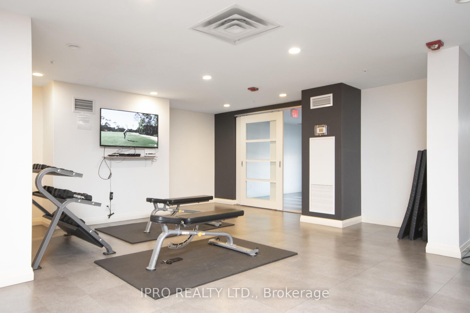 15 James Finlay Way, #910