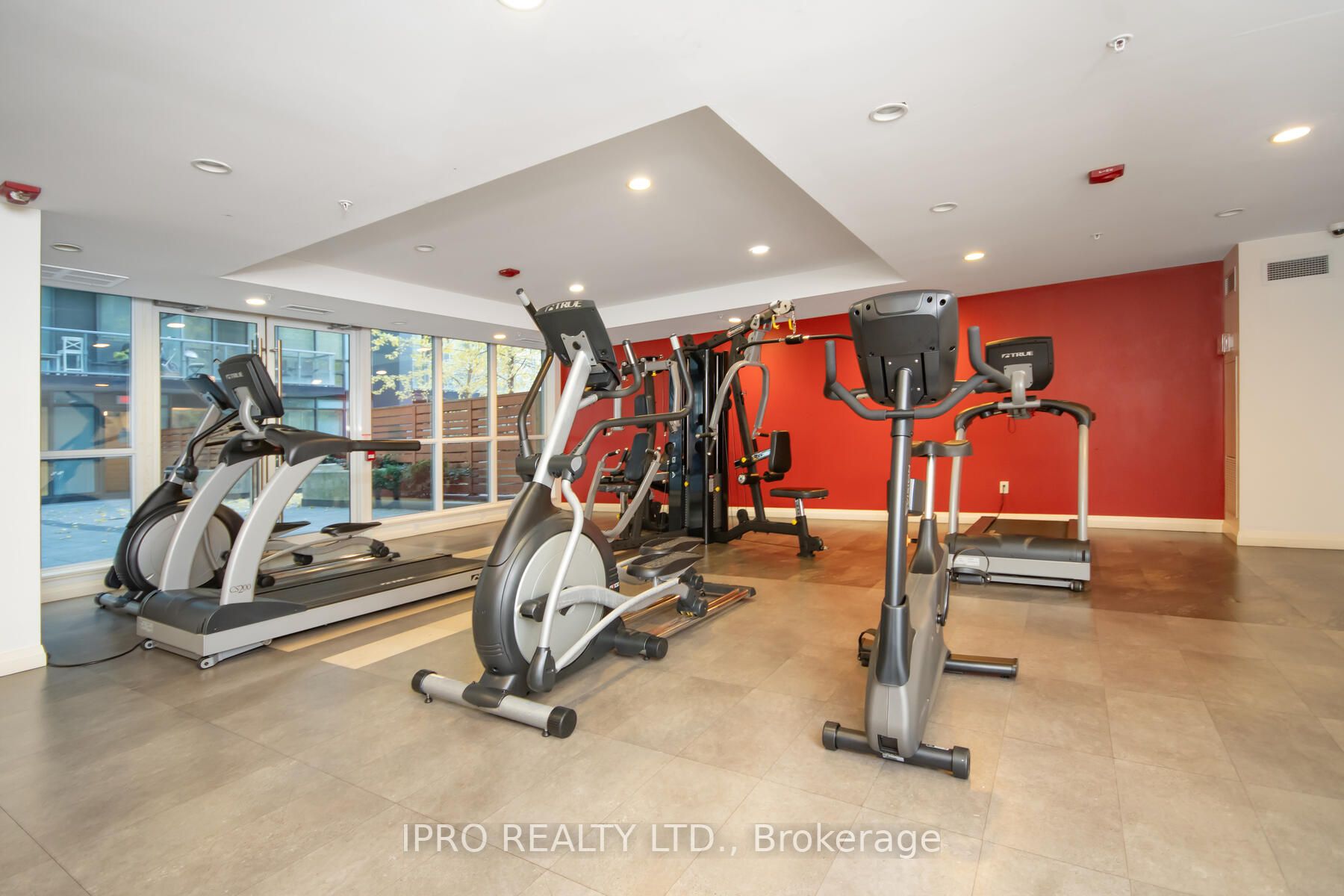 15 James Finlay Way, #910