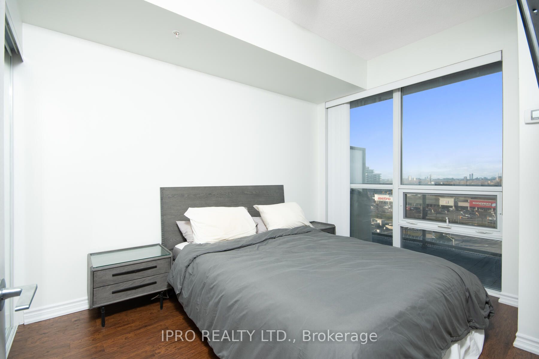 15 James Finlay Way, #910