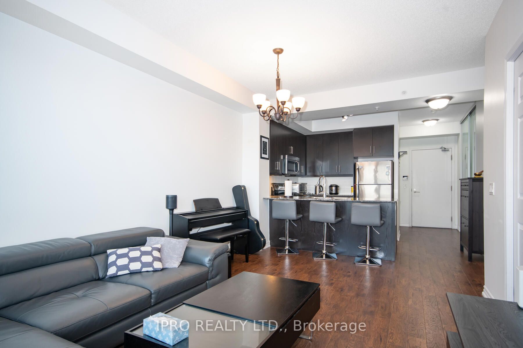 15 James Finlay Way, #910