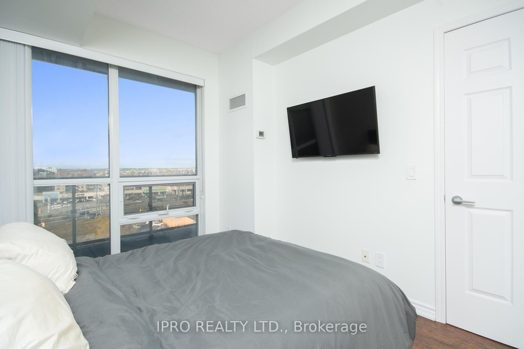 15 James Finlay Way, #910