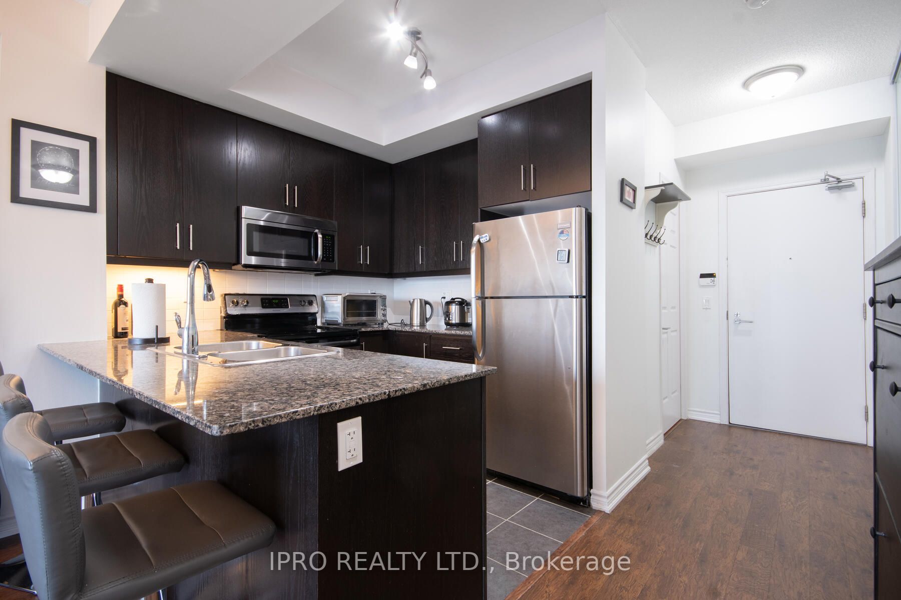 15 James Finlay Way, #910