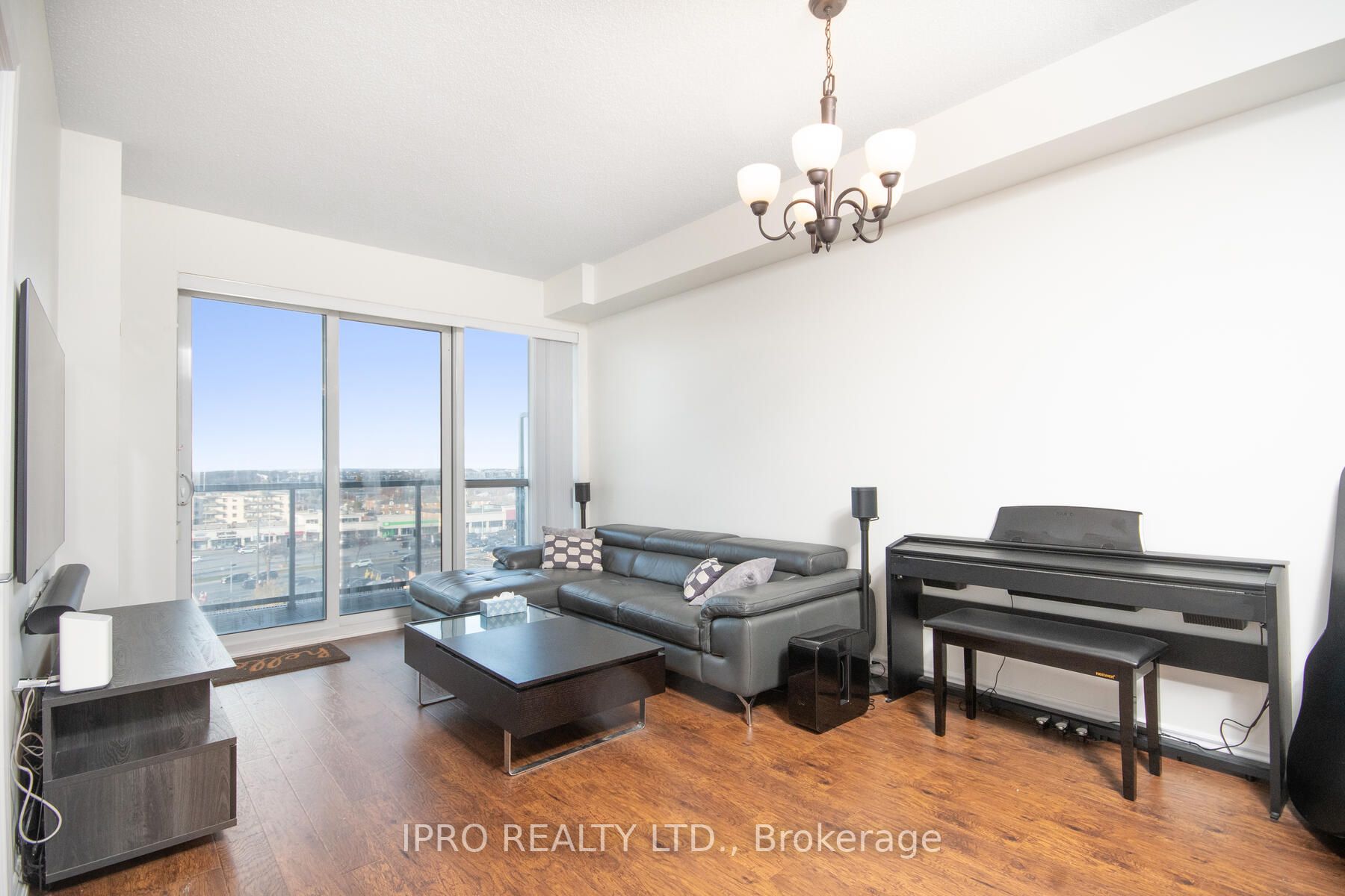15 James Finlay Way, #910