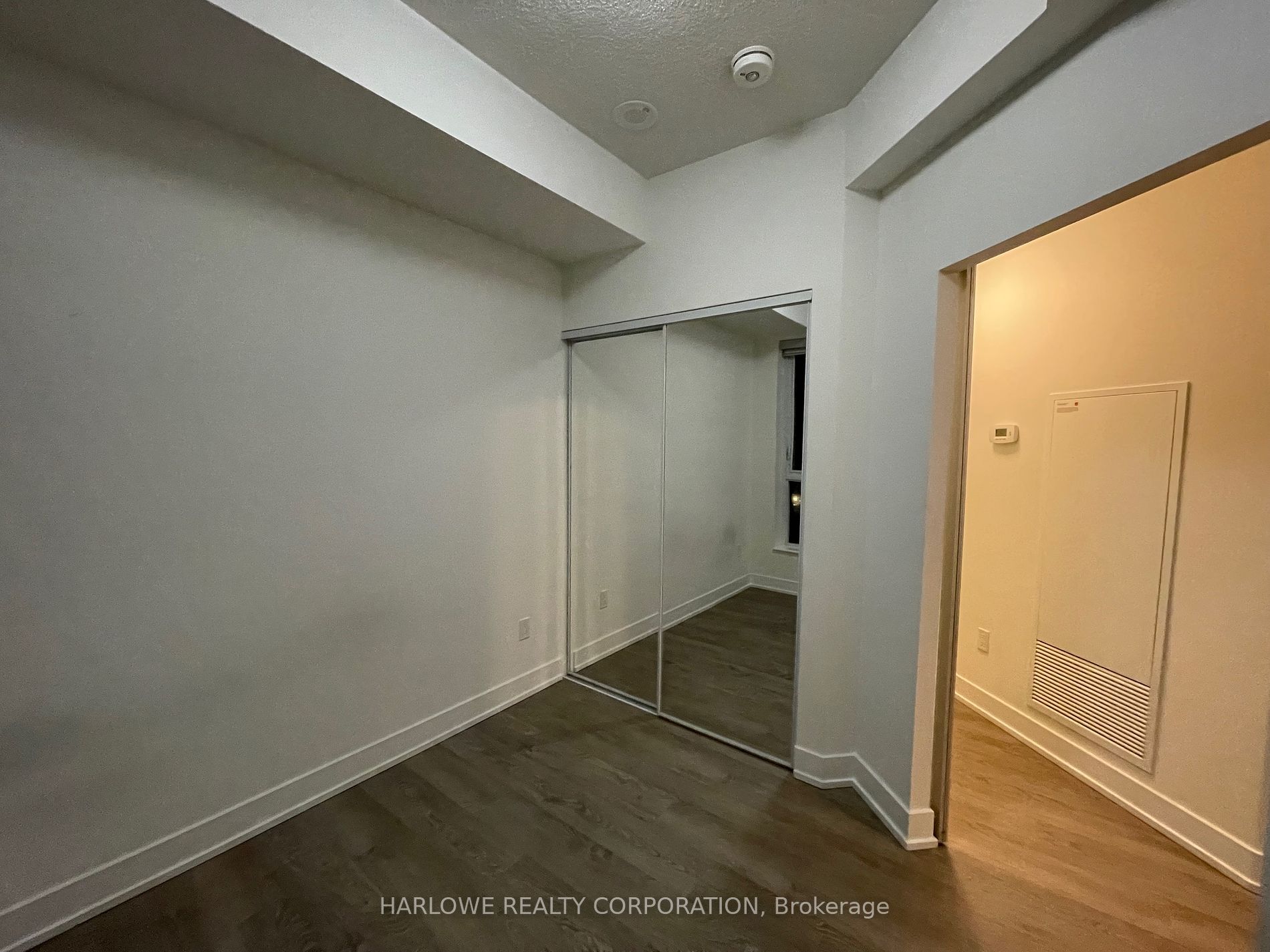9 Mabelle Avenue, #3118