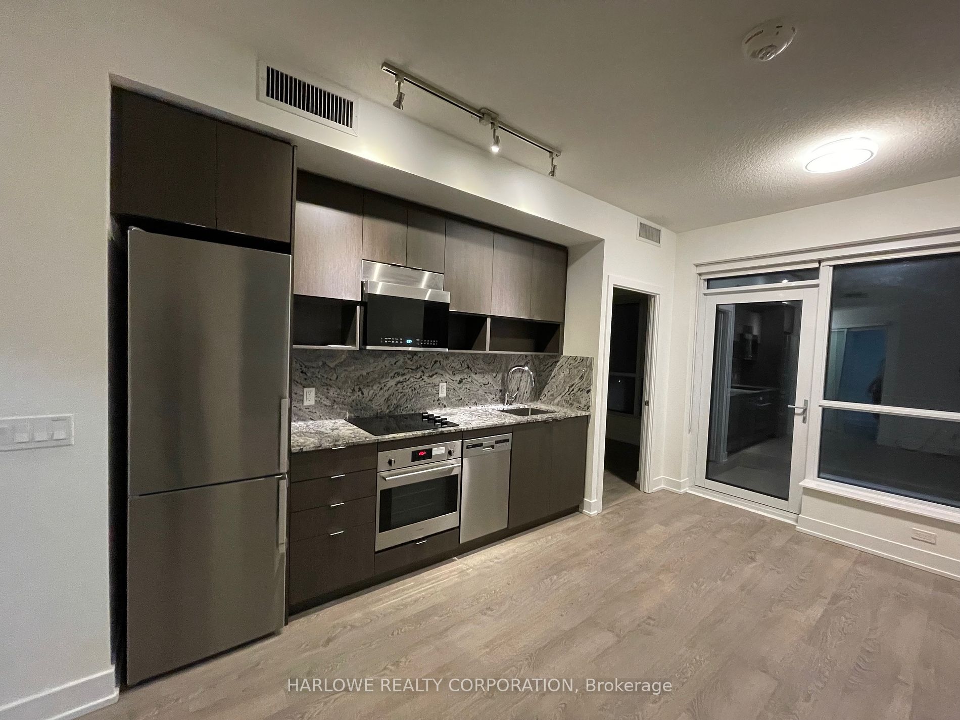 9 Mabelle Avenue, #3118