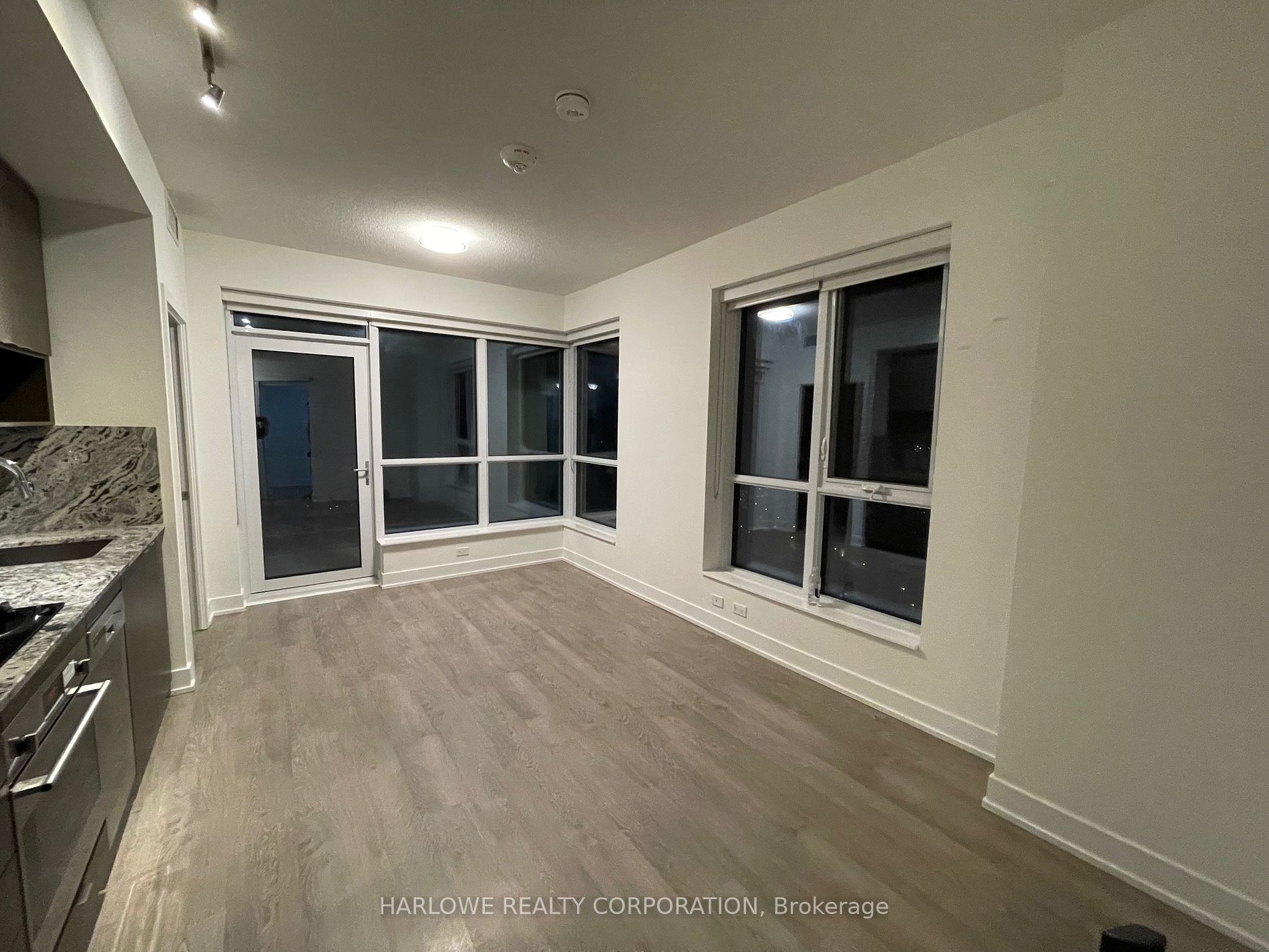 9 Mabelle Avenue, #3118