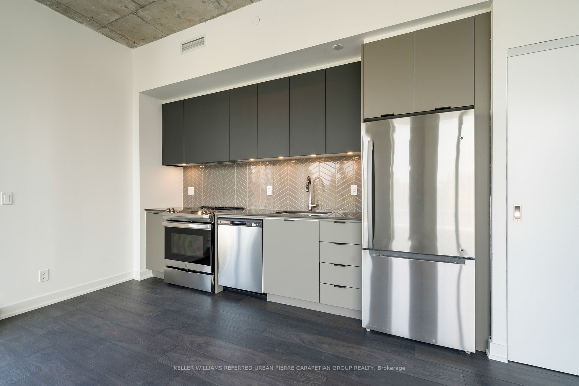 57 Brock Ave, #504