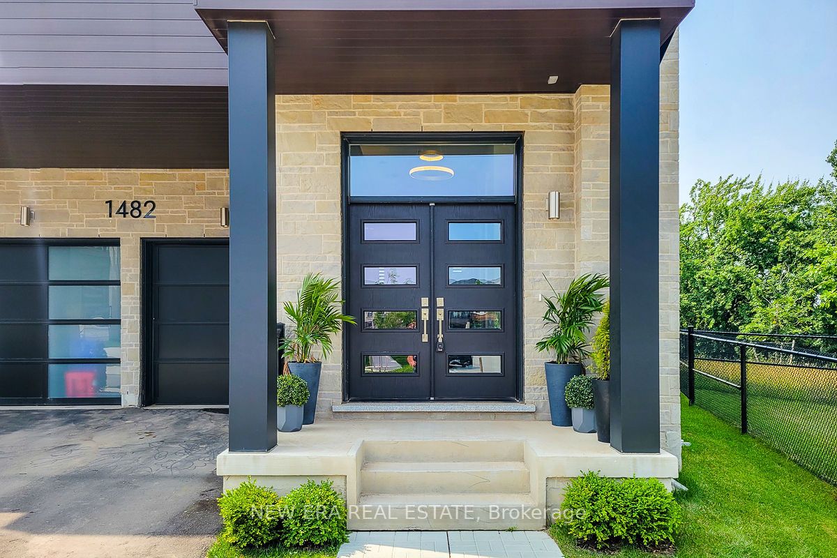 1482 Varelas Passage