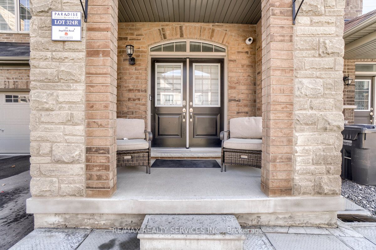 19 Angelfish Rd N