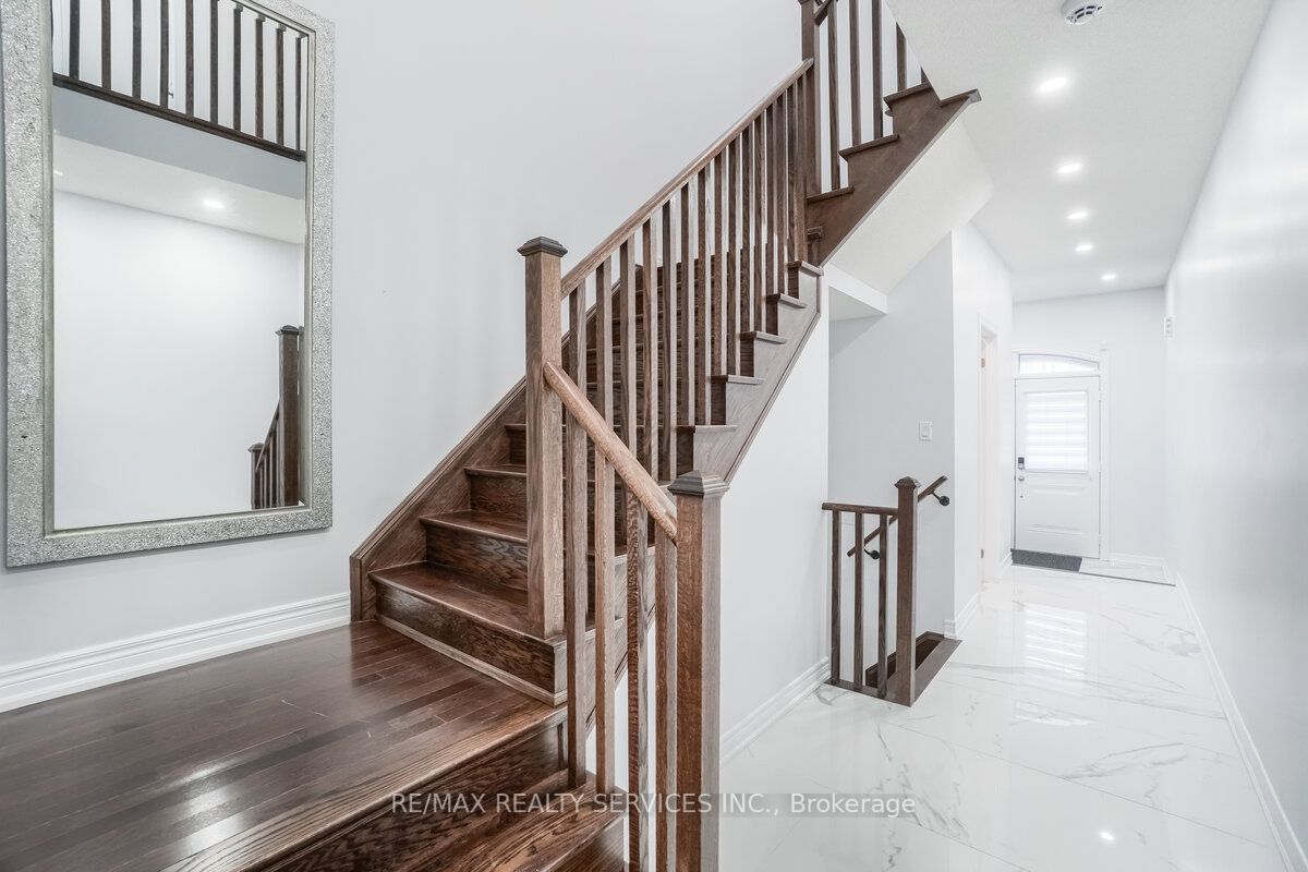 19 Angelfish Rd N